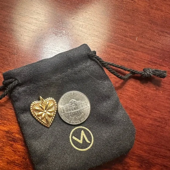 Mejuri Gold Heart Pendant - Picture 9 of 9